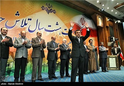  تجلیل از محمود احمدی نژاد رئیس جمهور به پاس هشت سال تلاش جهادی در صدا و سیما
