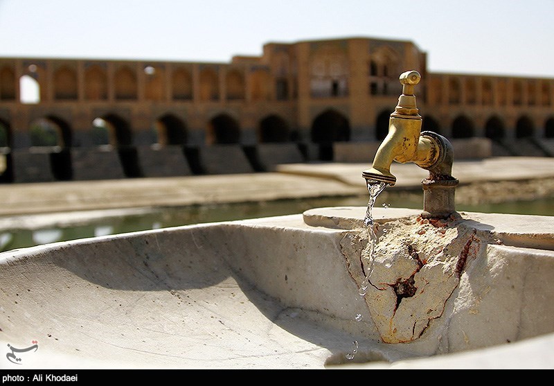 اصفهان| خطر تأمین آب شرب نصف‌جهان؛ حجم ذخیره منابع آب شرب 80 درصد کاهش یافت