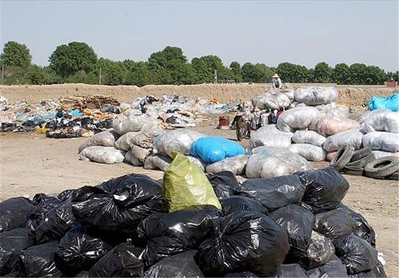 پاکسازی سواحل شهرستان لاهیجان از زباله‌های خشک
