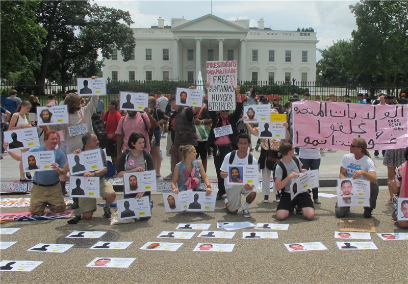 اعتراض مردم واشنگتن به شرایط زندان گوانتانامو همزمان با دیدار اوباما و منصور هادی