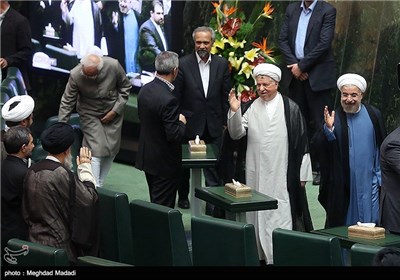حجت الاسلام روحانی رئیس جمهور و هاشمی رفسنجانی رئیس مجمع تشخیص مصلحت نظام در مراسم تحلیف رئیس جمهور
