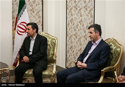 محمود احمدی نژاد رئیس جمهور سابق و مشایی