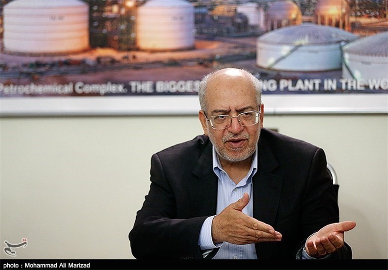 نعمت‌زاده از نمایشگاه تخصصی صنعت نفت خوزستان بازدید کرد