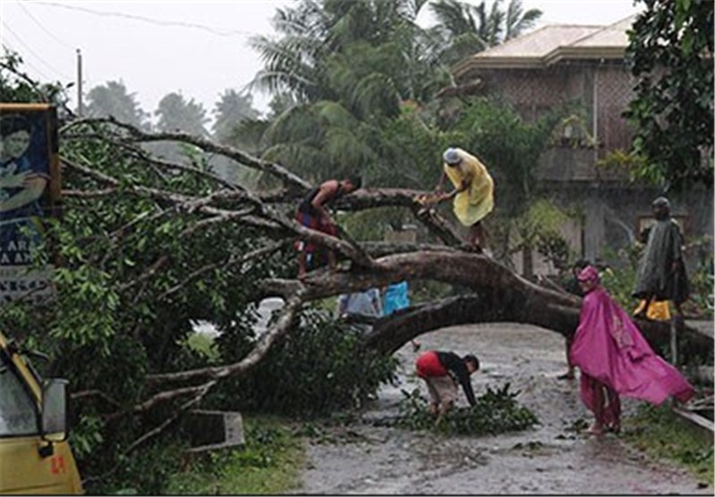 2 کشته و 30 هزار بی‌خانمان نتیجه طوفان فیلیپین