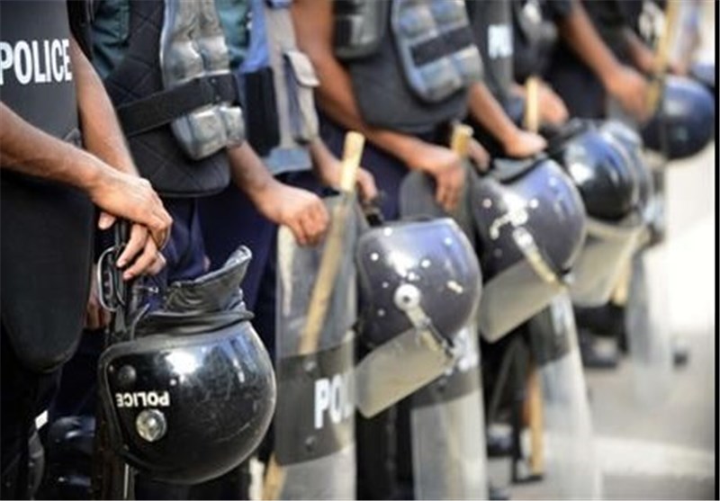 Bangladesh Police Cordon Off Ex-PM&apos;s Office, Party Headquarters