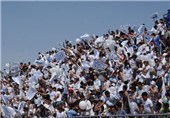 توزیع 3 هزار پرچم ملوان در بین هواداران حاضر در استادیوم