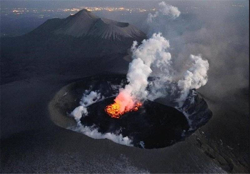 Volcano Erupts in Cenral Japan, Several Injured