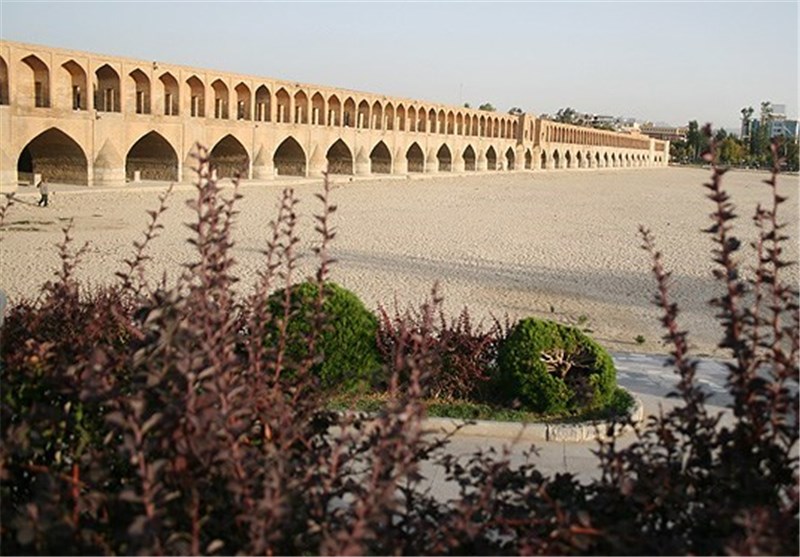 خشکی رودخانه زاینده‌رود، سرمایه‌های اصفهان را ضعیف کرده است