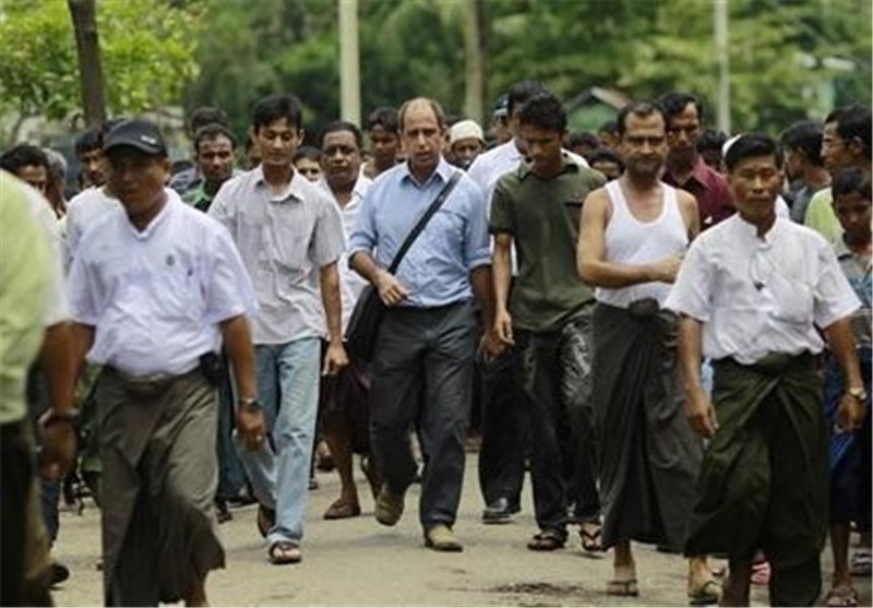 Mob Attacks UN Rights Envoy&apos;s Car in Myanmar