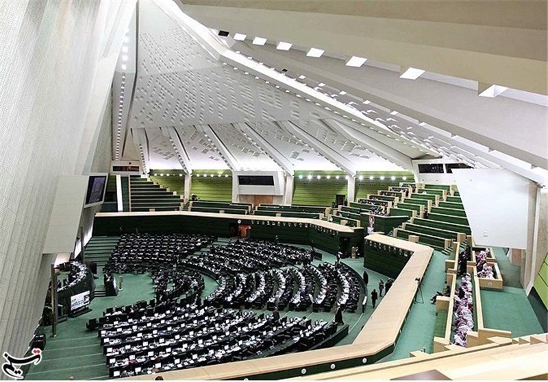 آغاز جلسه علنی مجلس با 95 کرسی خالی/ سخنرانی رئیس مجلس اندونزی در صحن پارلمان