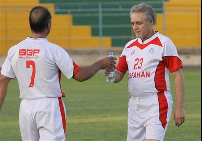 تابش: داوران سر 2 تیم ایرانی را بریدند