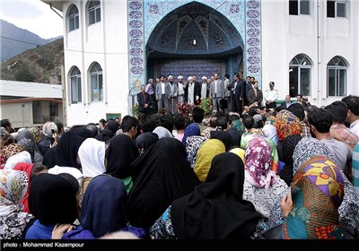 حضور آیت الله هاشمی رفسنجانی در جمع مردم روستای دلیر از توابع مرزن آباد چالوس