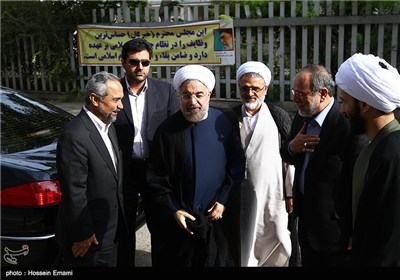 حجت الاسلام حسن روحانی رئیس جمهور هنگام ورود به چهاردهمین اجلاس خبرگان رهبری