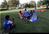 حضور حدود 6 هزار تماشاگر، کُری‌خوانی سرخابی‌ها و شعار علیه پروین