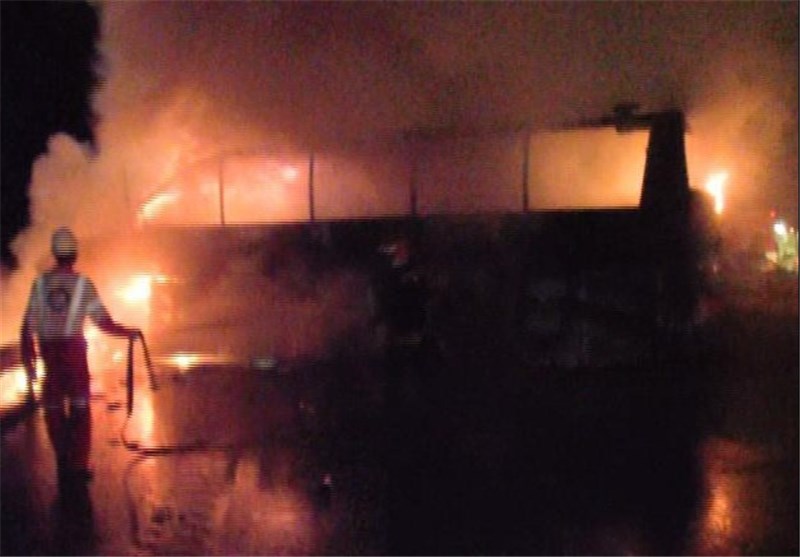 2 اتوبوس در تونل محور جیرفت- دهبکری در آتش سوختند