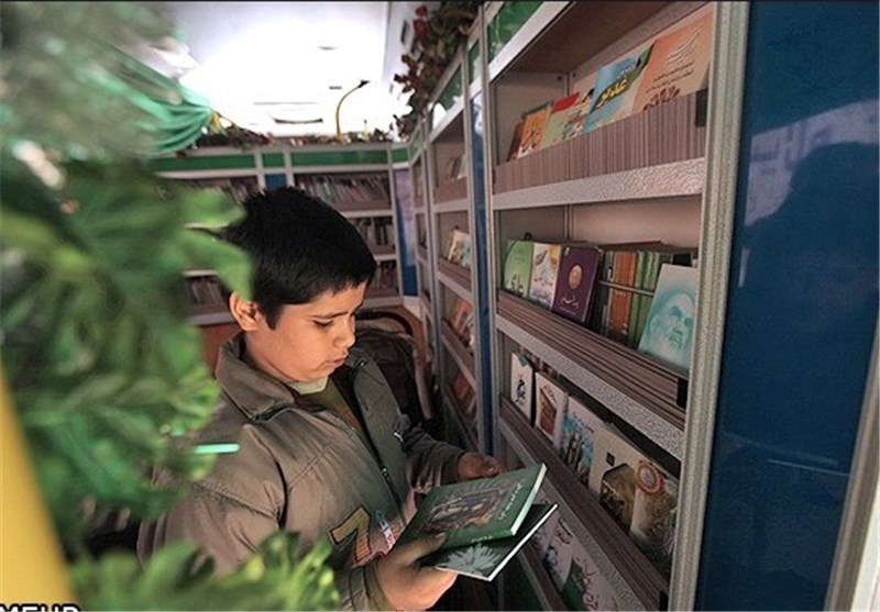 اتوبوس کتاب صالحین به اصفهان رسید