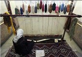 بافندگان تاکستانی برای استان‌های همجوار فرش می‌بافند