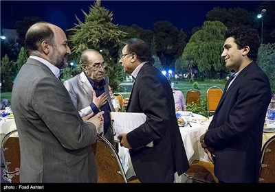 امیر اسماعیل آذر و ایرج خواجه امیری در جشن اولین سالروز تاسیس موسسه هنرمندان پیشکسوت