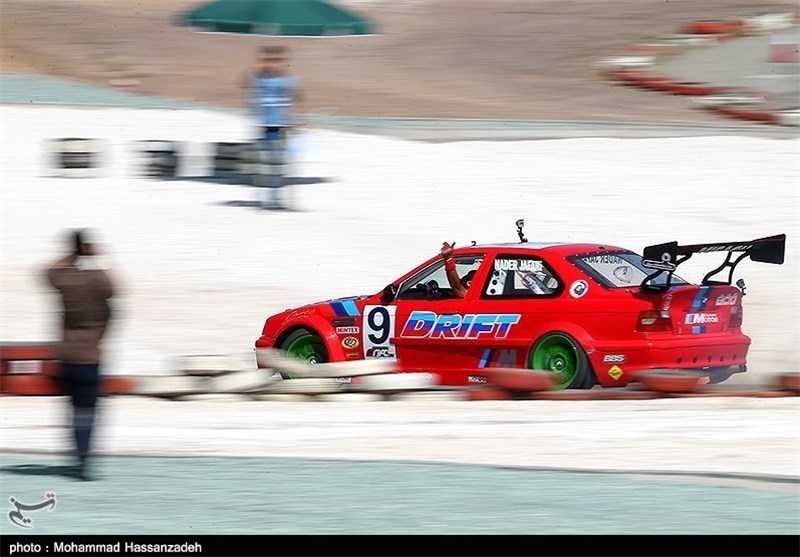 مسابقات اتومبیل رانی شتاب 400 متر در شیراز برگزار شد