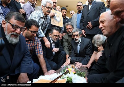 حدادعادل و سید محمد حسینی در مراسم تشییع پیکر زنده یاد عبدالمحمد آیتی