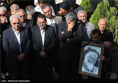 بروجردی و سید محمد حسینی در مراسم تشییع پیکر زنده یاد عبدالمحمد آیتی