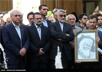 بروجردی و سید محمد حسینی در مراسم تشییع پیکر زنده یاد عبدالمحمد آیتی