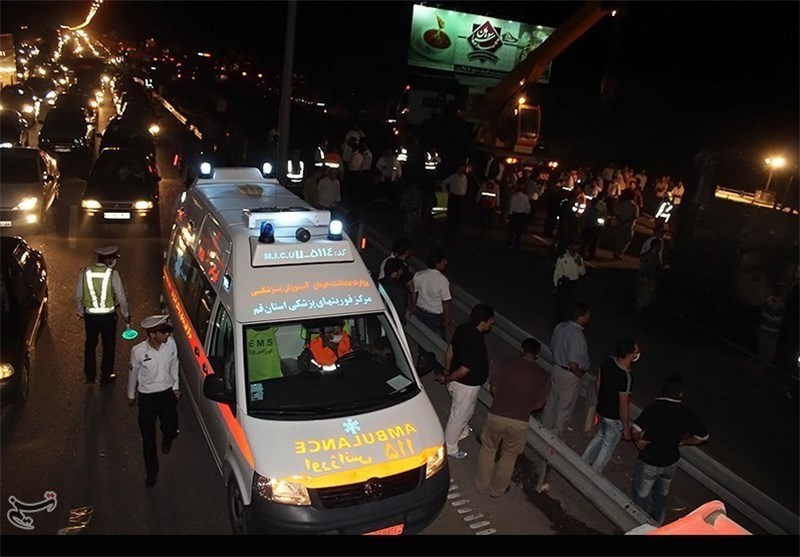 برخورد شدید خودروها در اتوبان قم - تهران و جراحت 18 نفر/ اعزام 6 دستگاه آمبولانس به محل حادثه