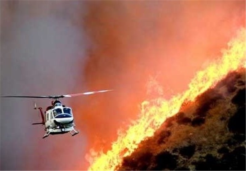 امدادرسانی بالگرد هلال احمر کرمانشاه در مهار آتش‌سوزی جنگل‌های ایلام