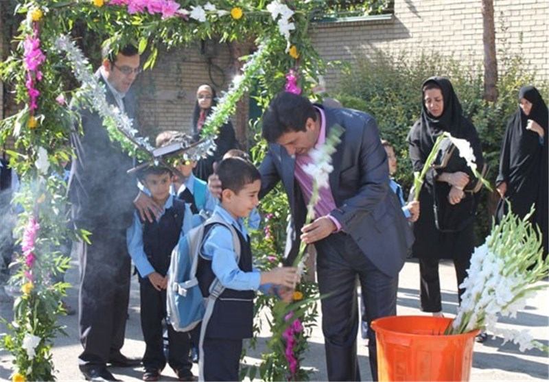 زنگ آغاز سال تحصیلی جدید در 129 کلاس درس ناحیه یک کرمانشاه به صدا درآمد