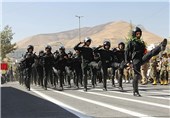 مراسم رژه نیروهای مسلح در بوشهر آغاز شد