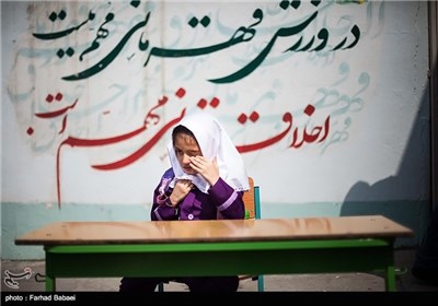 نام و نام خانوادگی : فائزه ابراهیم نژاد - شغل مورد علاقه در آینده : معلم - دوست داشتنی ترین چیز در زندگی : مادر و پدر - غذای مورد علاقه : ماکارونی