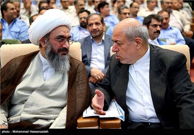 حمید چیت چیان وزیر نیرو و آیت الله صفایی بوشهری در مراسم تحویل موقت نیروگاه بوشهر به سازمان انرژی اتمی