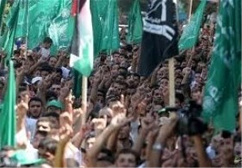مردم نوار غزه در مقابل گذرگاه رفح تظاهرات می‌کنند