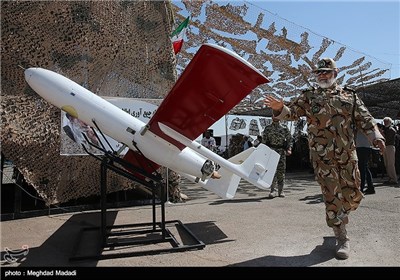 امیر پوردستان فرمانده نیروی زمینی ارتش در مراسم رونمایی از پهپاد یسیر