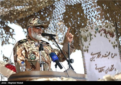 امیر پوردستان فرمانده نیروی زمینی ارتش در مراسم رونمایی از پهپاد یسیر