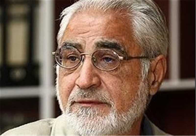 شاعران در سرودن شعر به مسائل اجتماعی اکتفا نکنند