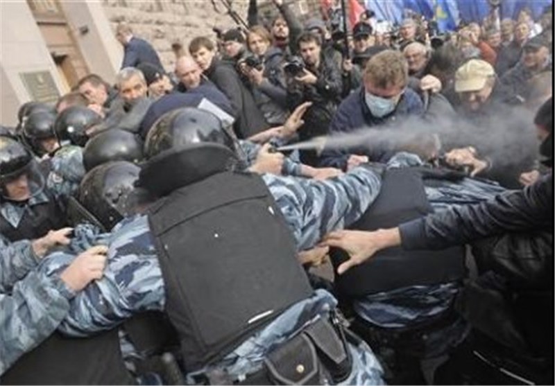 Ukraine Police Fire Tear Gas to Disperse Protest in Kiev