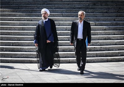 حجت الاسلام حسن روحانی رئیس جمهور و محمد نهاوندیان رئیس دفتر رئیس جمهور پس از پایان جلسه هیئت دولت