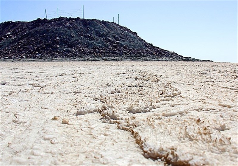 300 میلیارد ریال برای تثبیت کانون‌های ریزگرد حاشیه دریاچه ارومیه تصویب شد