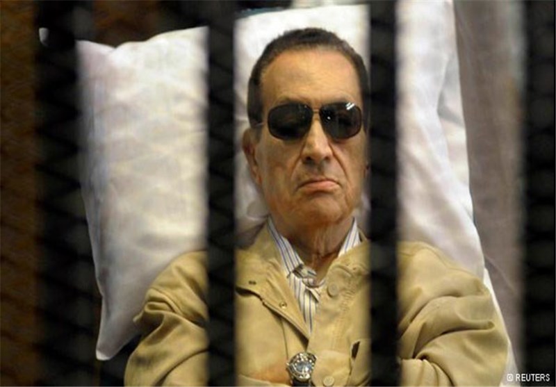 Egypt&apos;s Mubarak in Court, Denies Seizing Public Funds