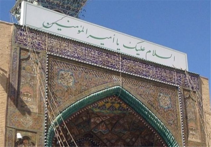 آوارگان عراقی میهمان سفره حرم امام علی(ع)