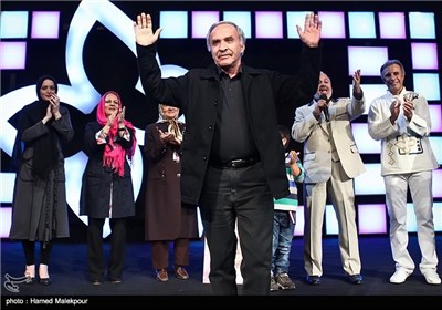  تقدیر از ابراهیم فروزش در افتتاحیه بیست و هفتمین جشنواره بین‌المللی فیلم‌های کودکان و نوجوانان