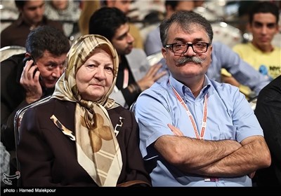 امیرشهاب رضویان و مادرش رابعه مدنی در افتتاحیه بیست و هفتمین جشنواره بین‌المللی فیلم‌های کودکان و نوجوانان