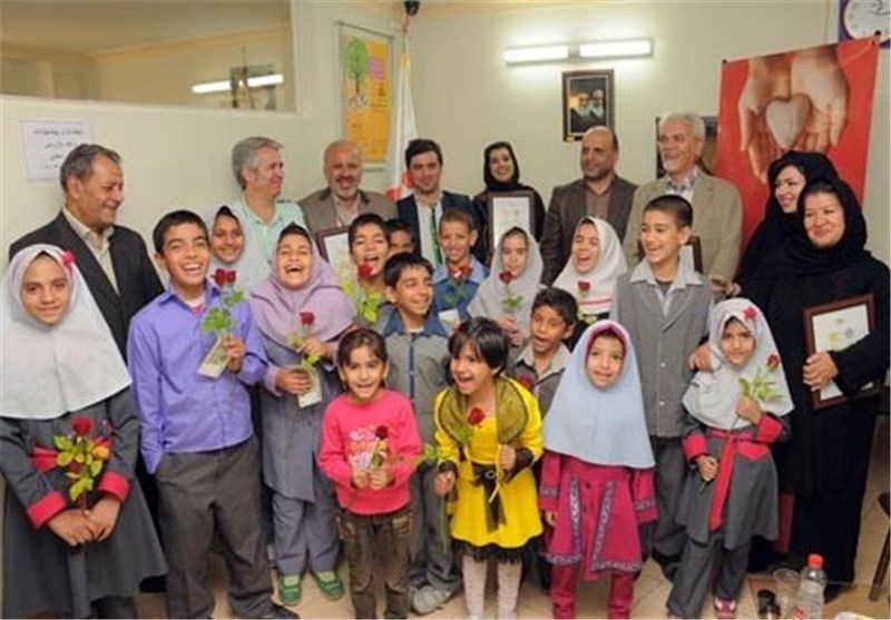 میهمانان جشنواره کودک با ایتام اصفهانی دیدار کردند/ نمایش فیلم «هیس...» به نفع ایتام