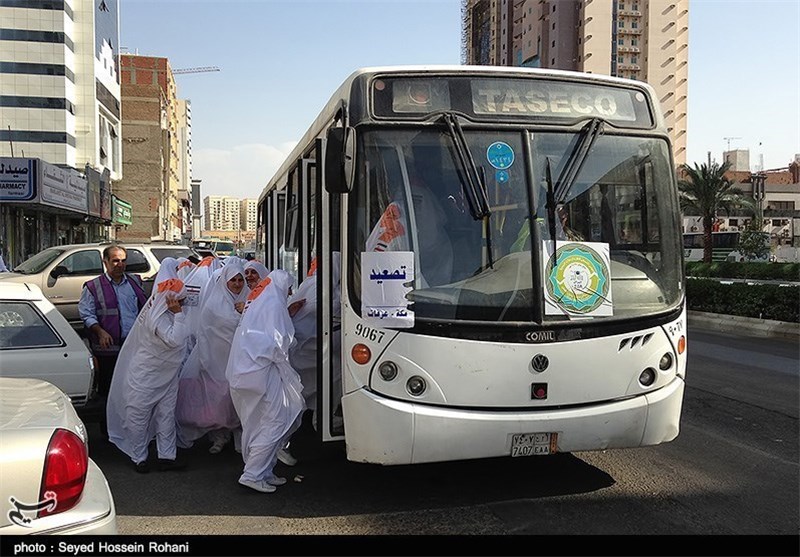حال مصدومان واژگونی اتوبوس زائران ایرانی در مدینه مساعد است/خواب‌آلودگی راننده علت سانحه