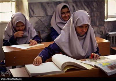 دبیرستان نابینایان دخترانه تقوا در روز جهانی عصای سفید 