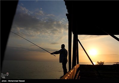 سده‌های گذشته در پی عملکرد و فعالیت گروه‌های انسانی با حفر کانال از توده اصلی خشکی خود (شبه جزیره میانکاله) جدا افتاده‌است