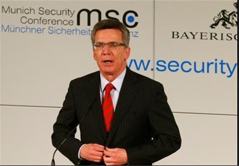 انتقاد شدید وزیر دفاع آلمان از جاسوسی آمریکا از تلفن مرکل