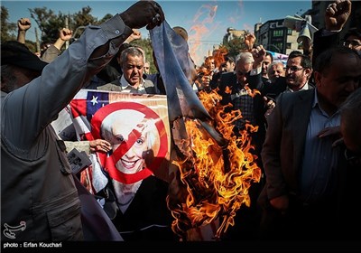 راهپیمایی نمازگزاران تهرانی در اعتراض به اظهارات توهین آمیز وندی شرمن معاون وزیر خارجه آمریکا