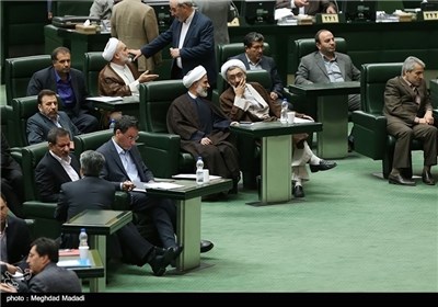 Iranian Parliament Holds Debate on Cabinet’s Remaining Posts